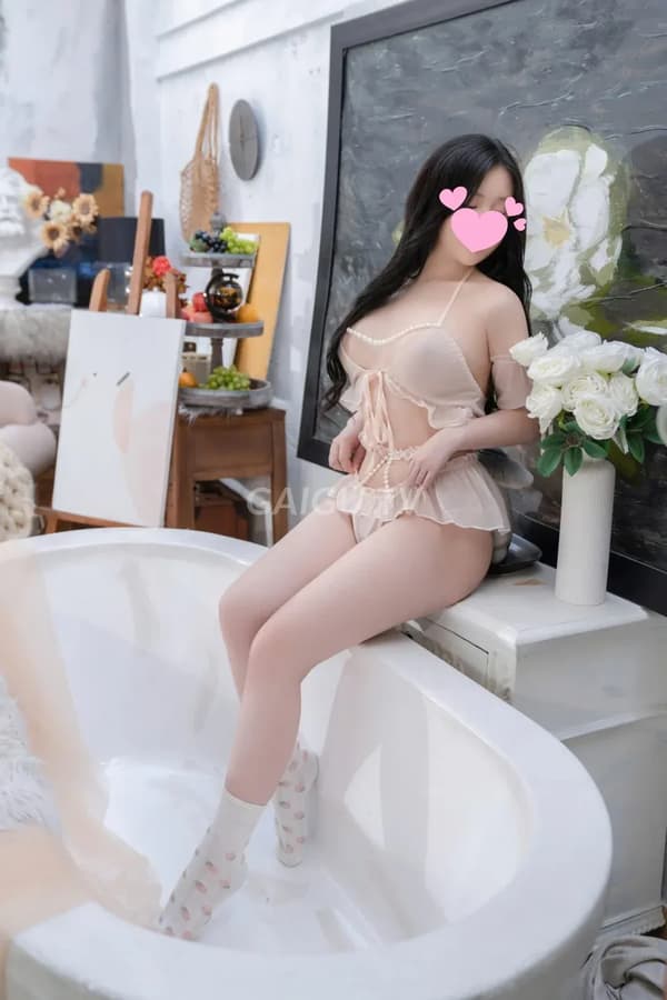 Kiều Trinh xinh đẹp dáng chuẩn chiều khách nhiệt tình 16