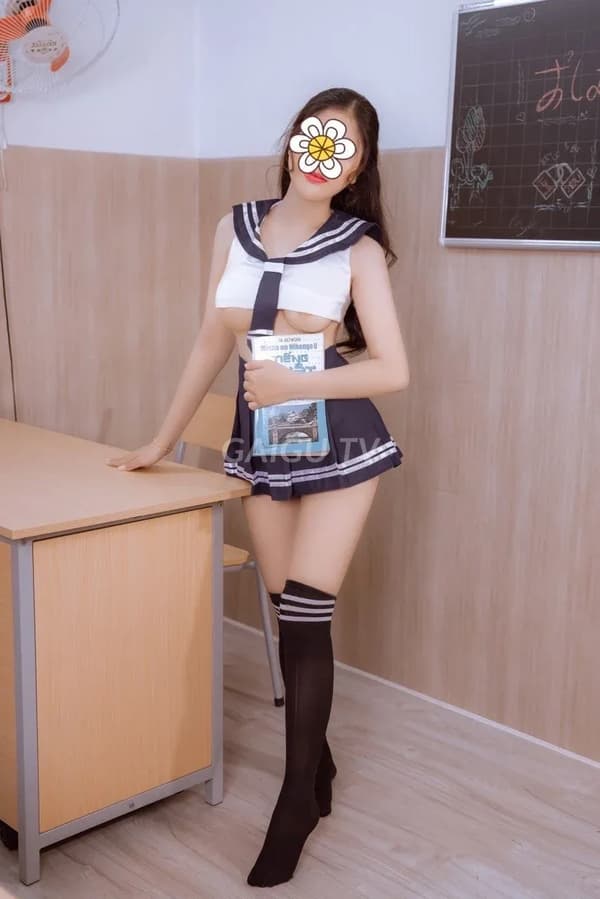Linh Lam da trắng dáng chuẩn thanh xuân nhẹ nhàng chiều khách 3