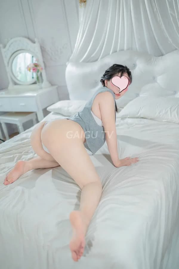 Lan Phương ngực đẹp tròn trịa mềm mại 2