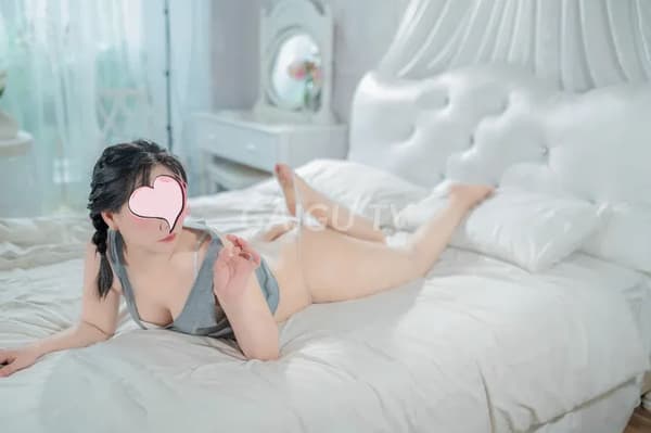 Lan Phương ngực đẹp tròn trịa mềm mại 9