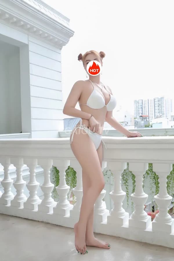Linh Linh xinh đẹp nhiệt tình chiều khách tới bến 11