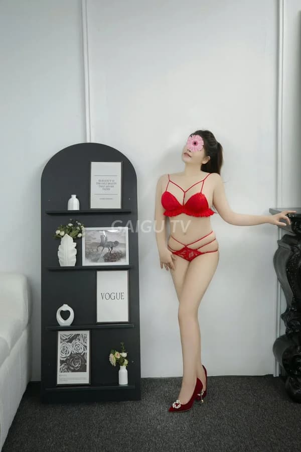 Ngọc Mai ngọt ngào phục vụ nhẹ nhàng như người yêu 2