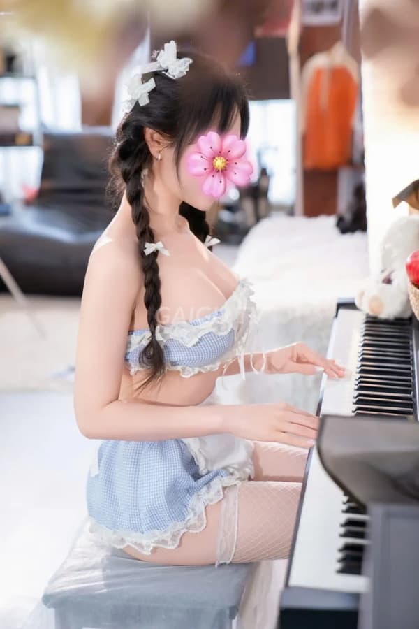 Dễ thương dáng chuẩn vú to mông cong Thúy Liễu nhiệt tình phục vụ 14