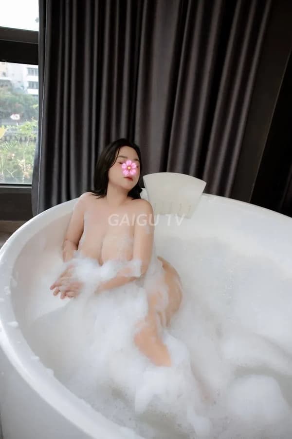Mẫn Nhi xinh gái dáng chuẩn vú to mông cong nhiệt tình chiều khách 11