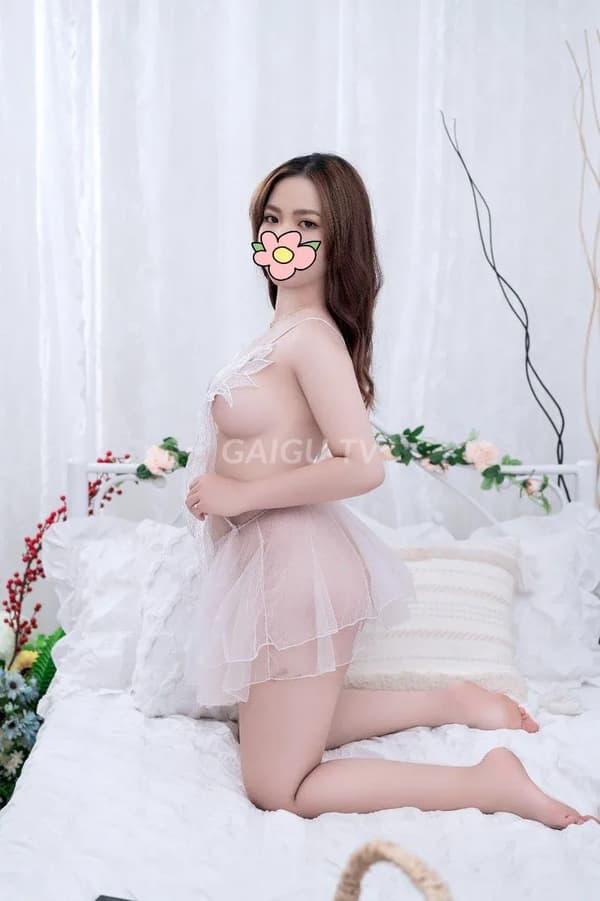 Thúy Vy da trắng mịn dáng chuẩn phục vụ nhiệt tình nhẹ nhàng 6