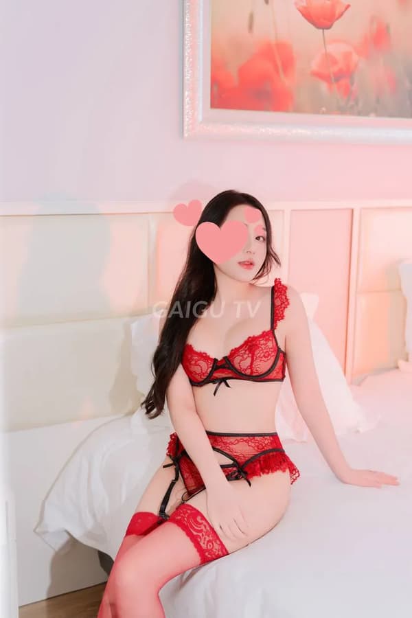 Tuệ Nhi nhẹ nhàng chiều khách 10