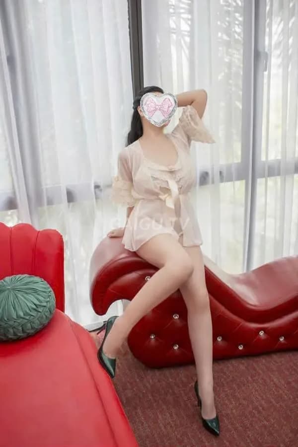Thúy Ngân nhiệt tình chiều khách 18