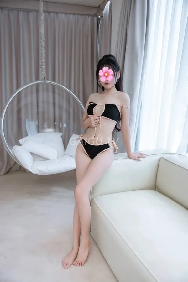 Hân Clara phục vụ nhẹ nhàng như người yêu 3