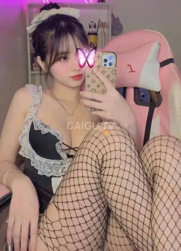 Dáng nhỏ nhắn gợi cảm đáng yêu Linh Nhi 2