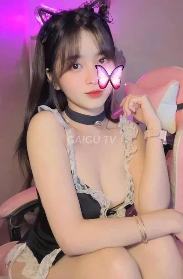 Dáng nhỏ nhắn gợi cảm đáng yêu Linh Nhi 15