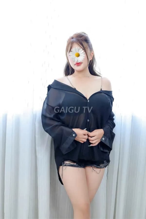 Thuỳ dáng sexy vú to mông khủng 2