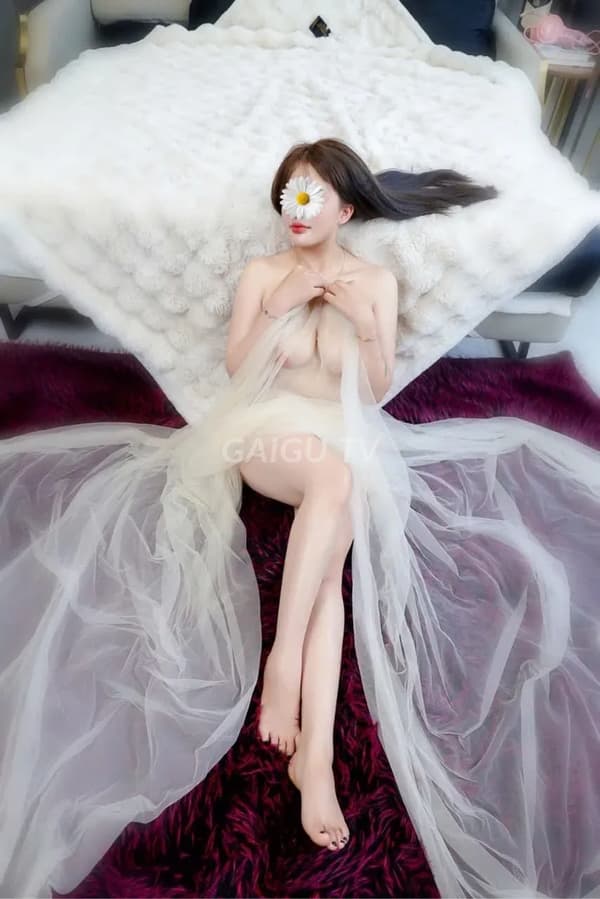 Thuỳ dáng sexy vú to mông khủng 14