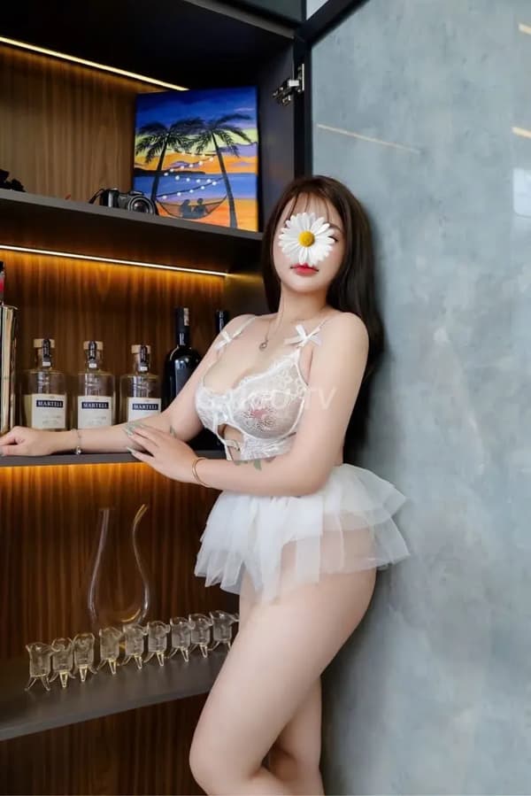 Thuỳ dáng sexy vú to mông khủng 17