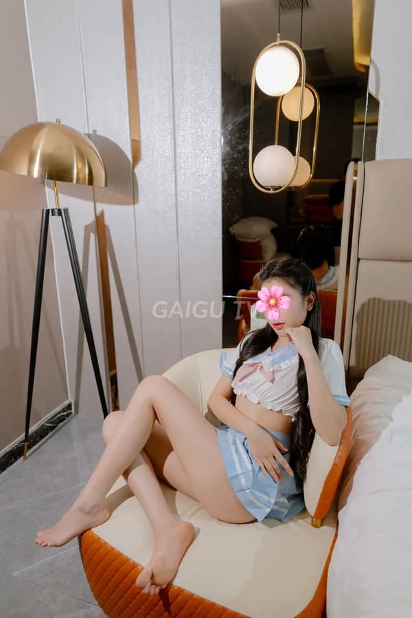 Thảo Chi xinh như búp bê da trắng mịn màng 8