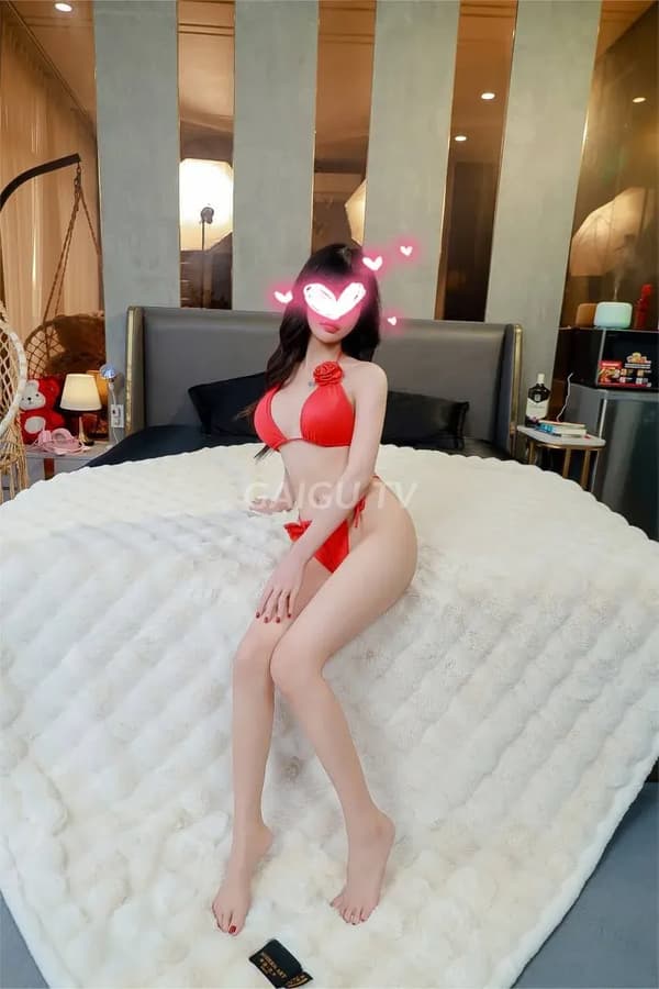 Girl U2000 xinh mắt to body chuẩn chiều khách hết mình 9