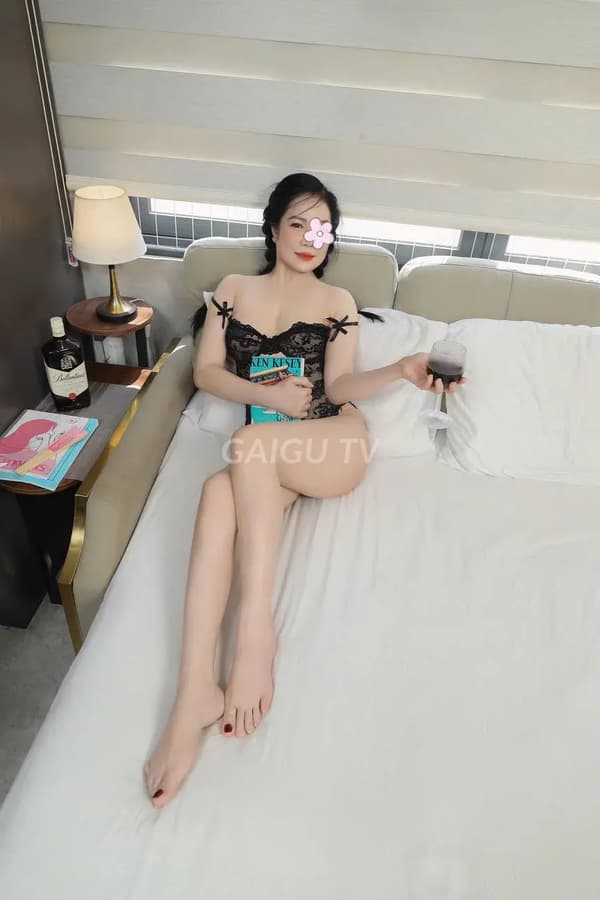 Dễ thương hiền lành phục vụ tận tình Hồng Ngọc 3