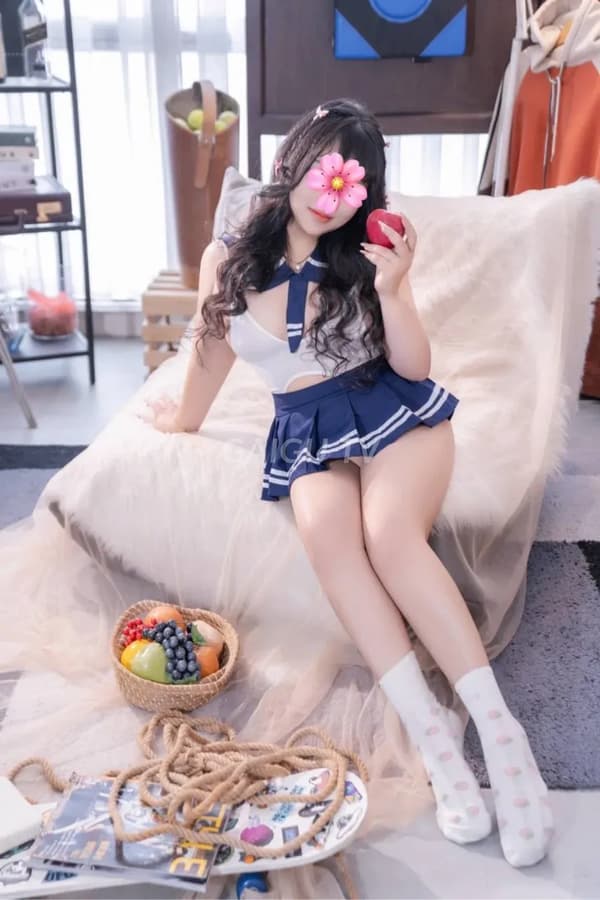 Yến Nhi xinh xắn nhẹ nhàng chiều khách hết mình 17