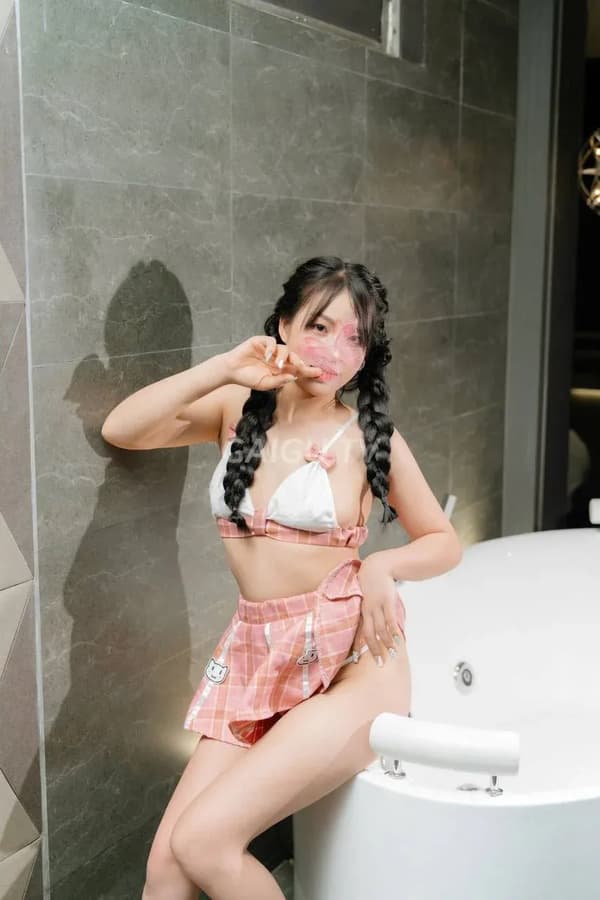 Miu xinh dáng chuẩn nhiệt tình chiều khách 3