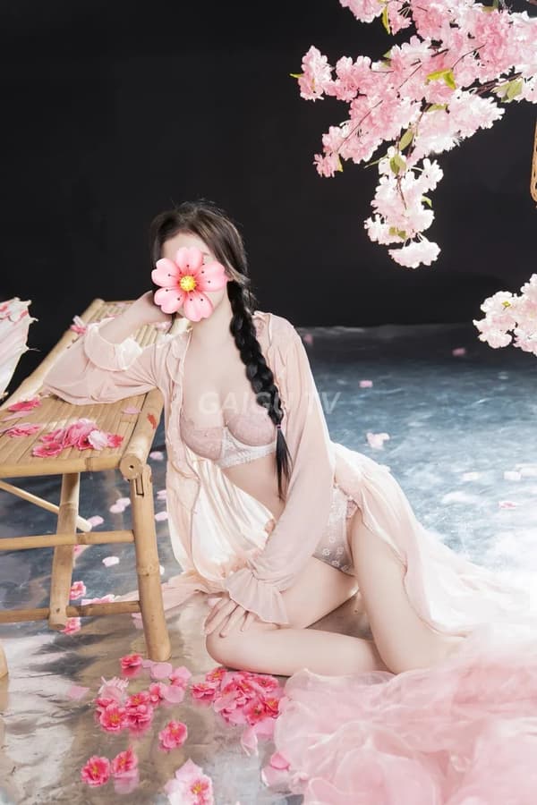 Hàng Thủ Dầu Một: HOTGIRL VÂN ANH NGỰC TO CHÂN DÀI MẶT giá 800k 12
