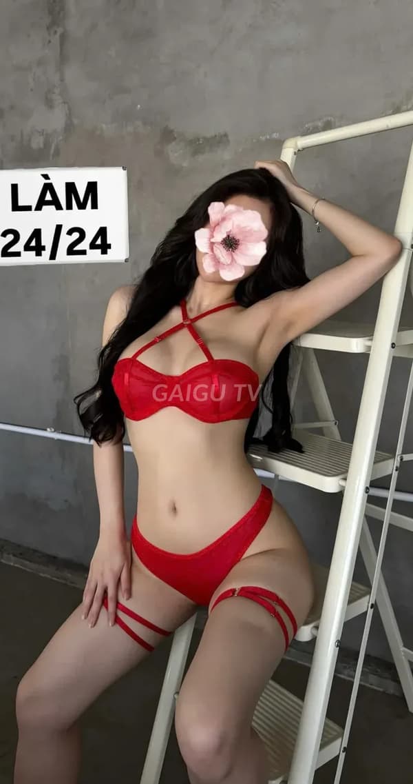 Meo Meo xinh nét lai Tây phục vụ nhẹ nhàng như người yêu 3