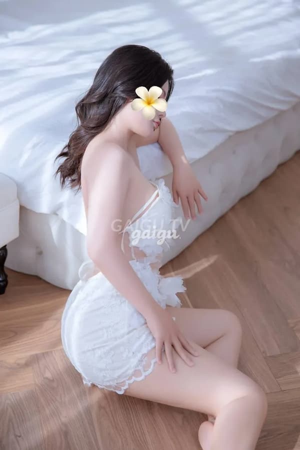 Trâm Anh da trắng mịn dáng chuẩn cực xinh 2
