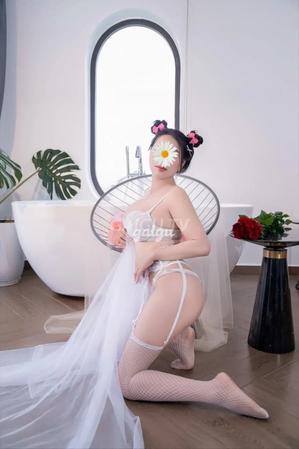 Hải Yến nhiệt tình chiều khách 8