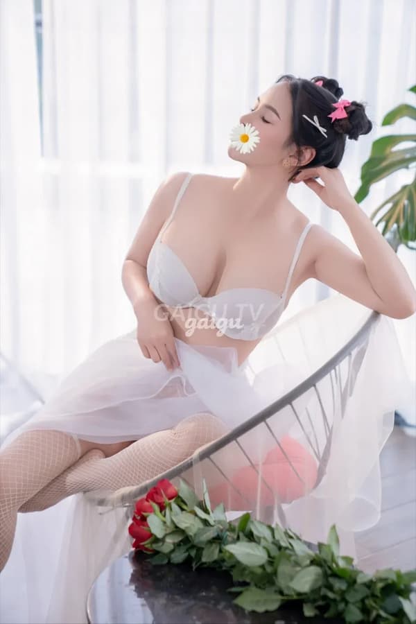 Hải Yến nhiệt tình chiều khách 19