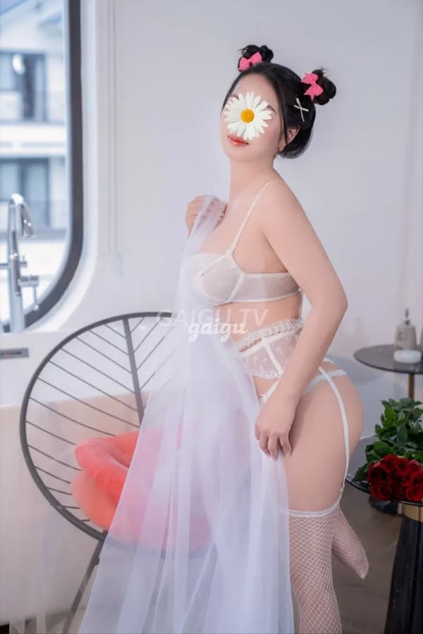Hải Yến nhiệt tình chiều khách 18