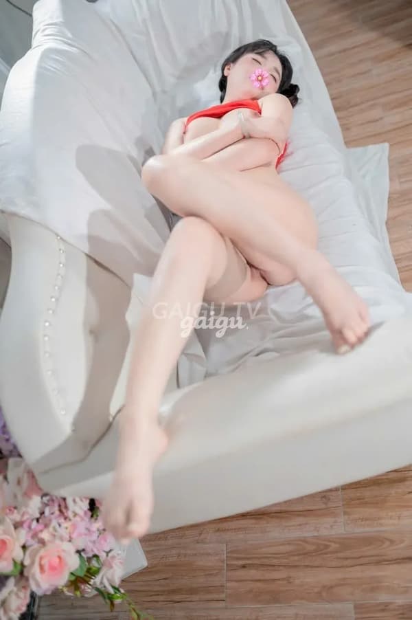Nhã Vy nhiệt tình chiều chuộng khách 7