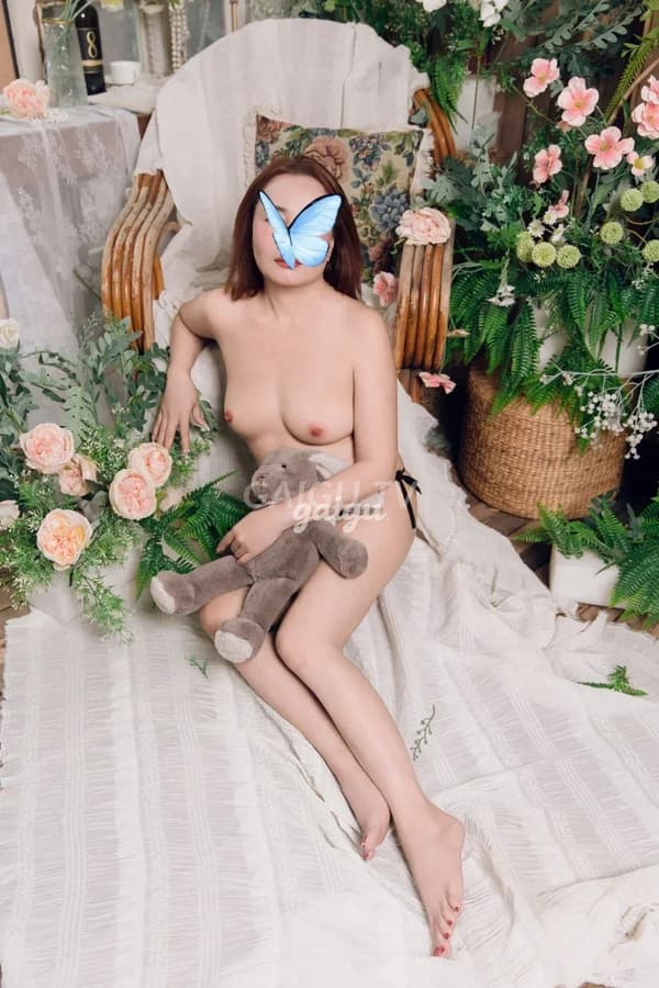 Thanh Thanh da trắng dáng chuẩn chiều khách nhiệt tình 14
