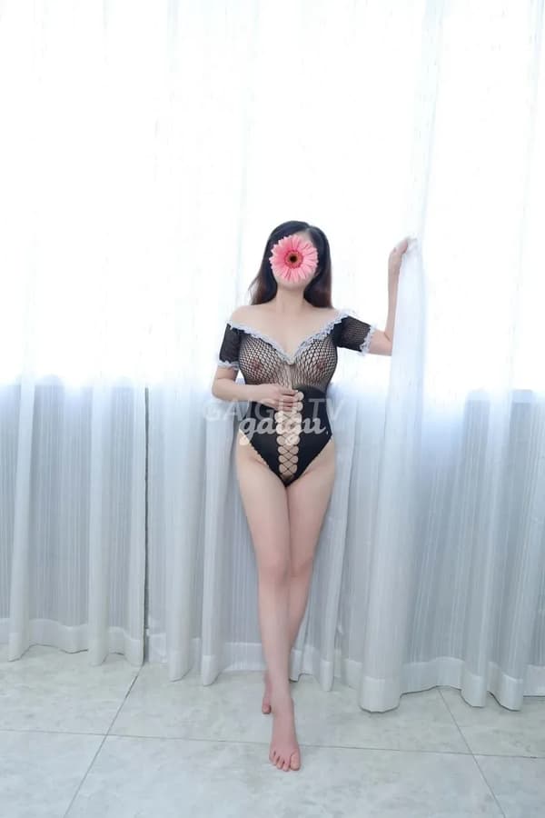 Kiều Vân nóng bỏng chiều khách như người yêu 5