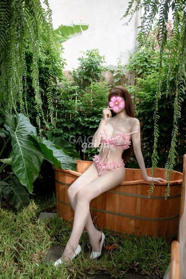Hàng Phú Nhuận: Na Na mặt xinh da trắng body bốc lửa giá 700k 5