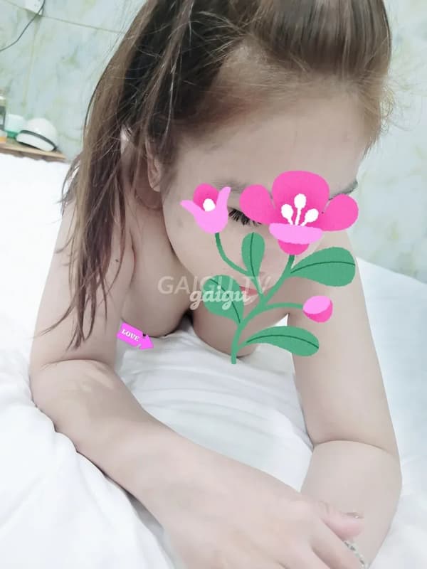 Gái quê da trắng dáng chuẩn vui tính Ly Ly 1
