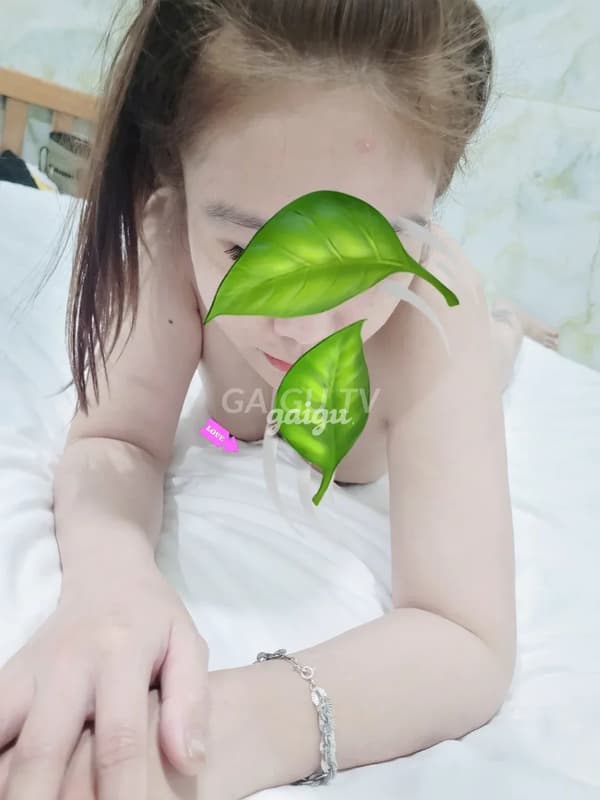 Gái quê da trắng dáng chuẩn vui tính Ly Ly 9