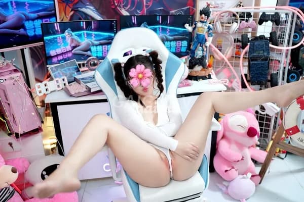 Tường Vy xinh xắn dáng thon gọn săn chắc 16