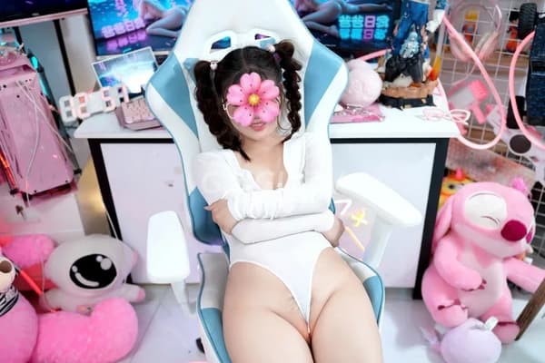 Tường Vy xinh xắn dáng thon gọn săn chắc 14