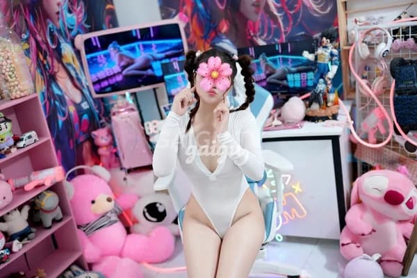 Tường Vy xinh xắn dáng thon gọn săn chắc 17