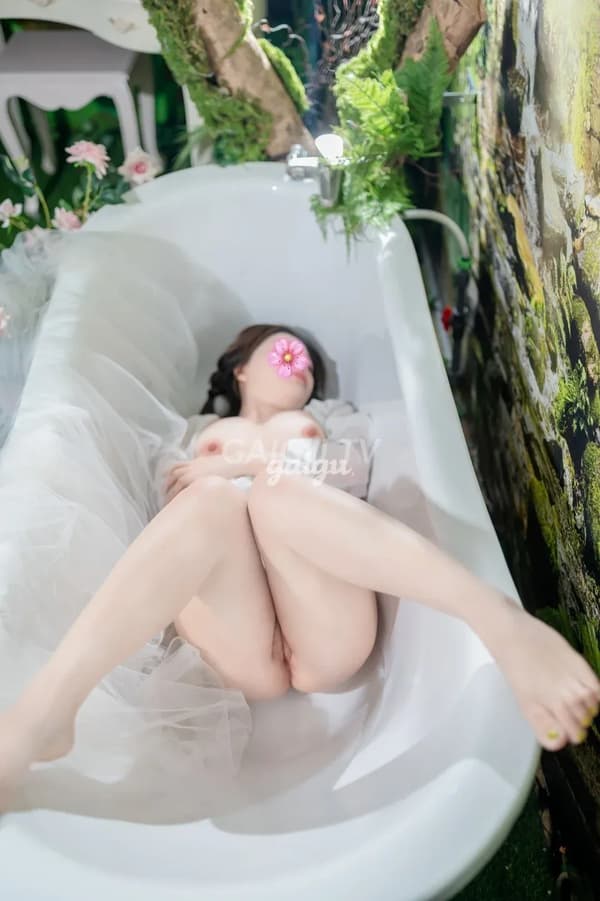 LINH NHI XINH DÂM LÀM TÌNH CHUYÊN 200k Quận 8 – C.I.A · Qua đêm · 39 tuổi 15