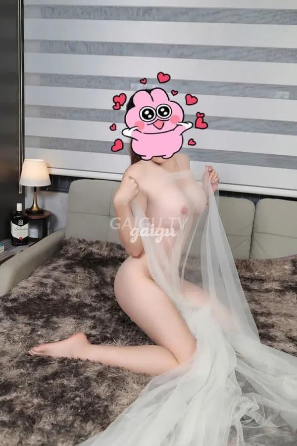 Em Hotgirt Vy xinh xắn massage body phê, nhiệt tình chiều khách 11