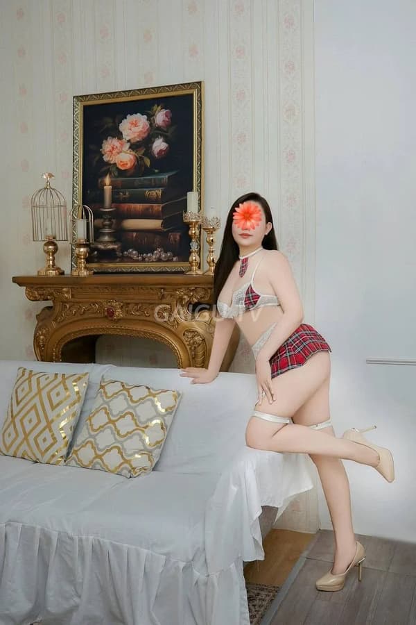 Da trắng mông to nóng bỏng, Quỳnh Quỳnh chiều khách nhiệt tình 12