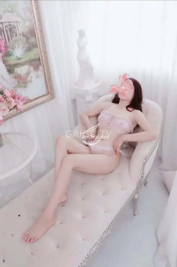 Quỳnh Như vú to dáng chuẩn chiều khách nhiệt tình như người yêu 2