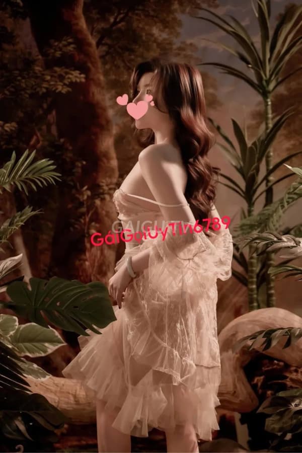 Dễ thương da trắng mịn body cao ráo mình dây Hà My 2