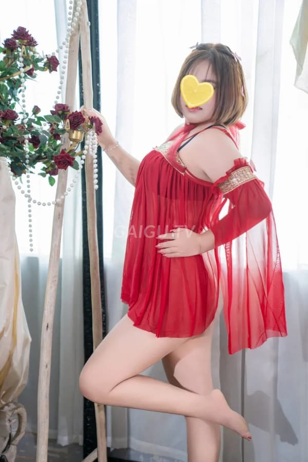 Hoài An xinh dáng chuẩn nhiệt tình vui vẻ 4
