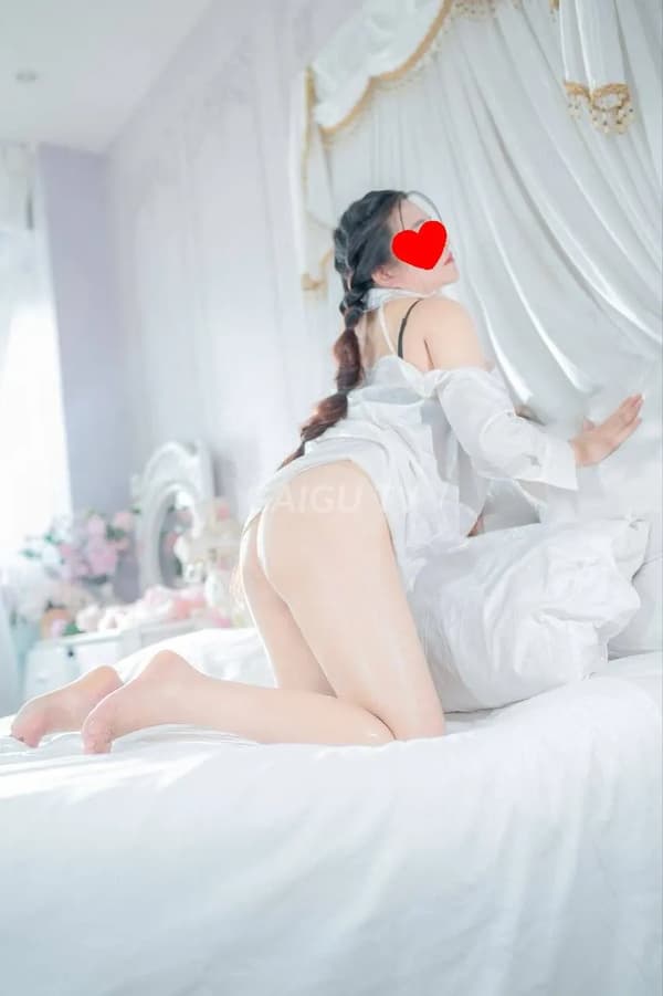 Xinh xắn quyến rũ chiều khách nhiệt tình Thủy Tiên 8