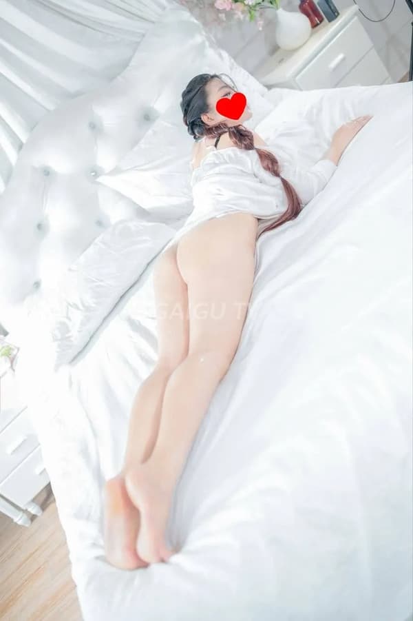 Xinh xắn quyến rũ chiều khách nhiệt tình Thủy Tiên 9