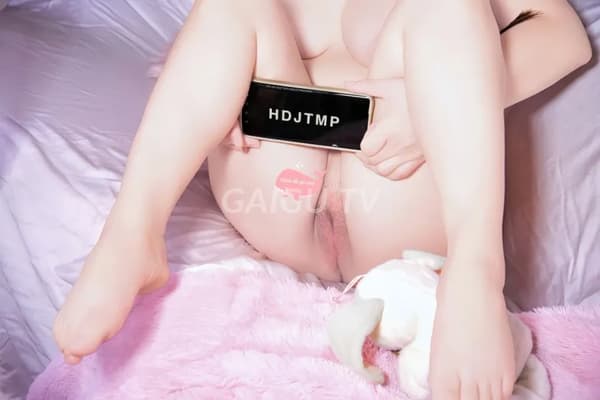 Hà Vy chiều khách nhẹ nhàng âu yếm 11