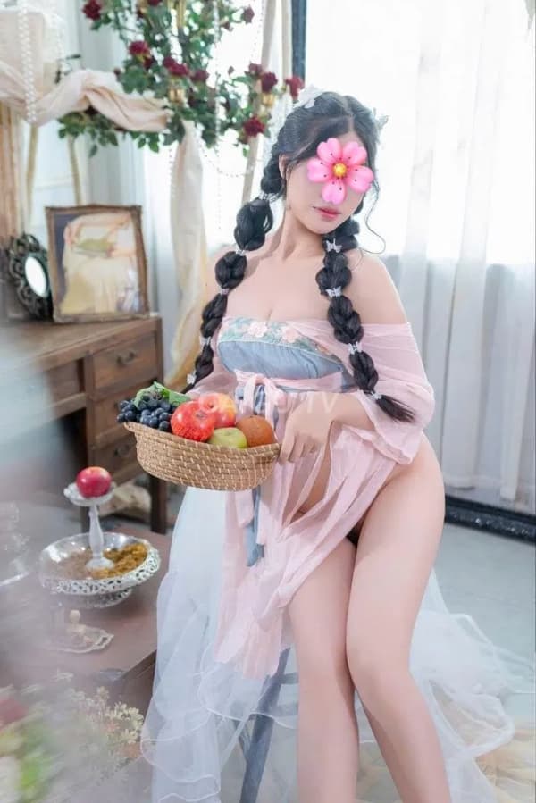 Thanh Trà mặt xinh duyên dâm da trắng mịn 12