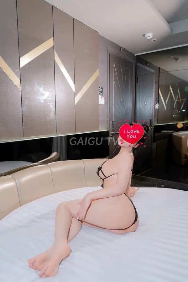 Tina dáng cong quyến rũ đầy đặn như người yêu 3