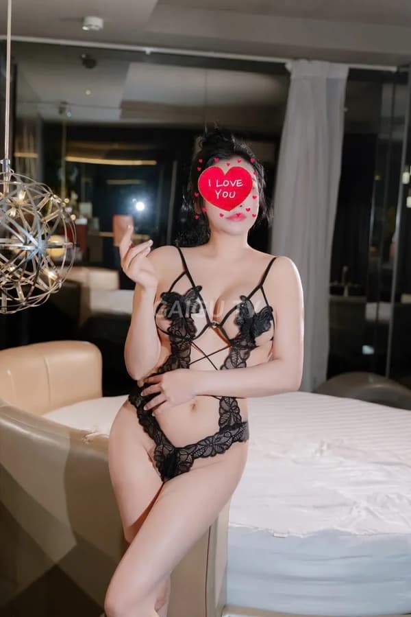 Tina dáng cong quyến rũ đầy đặn như người yêu 11