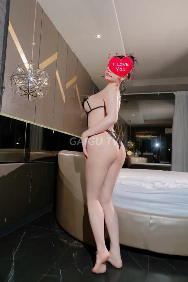 Tina dáng cong quyến rũ đầy đặn như người yêu 12